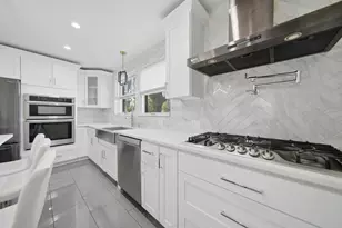 3858 W 59th Pl, Chicago, IL 60629 - Photo 8