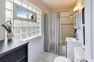 6600 N Ridge Blvd, Chicago, IL 60626 - Photo 10