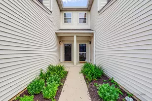 3124 Falling Waters Ln, Lindenhurst, IL 60046 - Photo 2