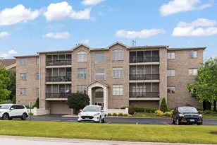 18610 Pine Lake Dr, Tinley Park, IL 60477 - Photo 2