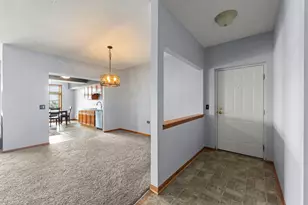 18610 Pine Lake Dr, Tinley Park, IL 60477 - Photo 4