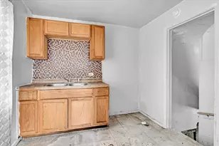 9846 S Calhoun Ave, Chicago, IL 60617 - Photo 8
