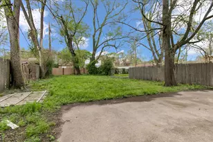 9846 S Calhoun Ave, Chicago, IL 60617 - Photo 18