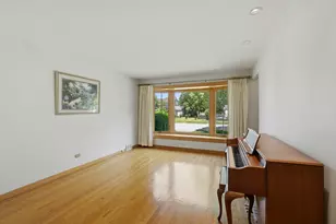 6837 Davis St, Morton Grove, IL 60053 - Photo 2