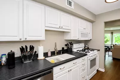 6425 Clarendon Hills Road #311, Willowbrook, IL 60527 - Photo 10