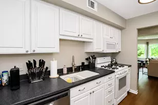 6425 Clarendon Hills Rd, Willowbrook, IL 60527 - Photo 10
