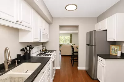 6425 Clarendon Hills Road #311, Willowbrook, IL 60527 - Photo 8