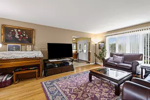 1913 E Seminole Ln, Mount Prospect, IL 60056 - Photo 4