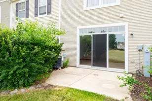 2231 Flagstone Ln, Carpentersville, IL 60110 - Photo 22