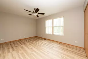 2231 Flagstone Ln, Carpentersville, IL 60110 - Photo 18
