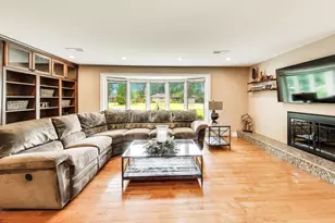 16 S Wildwood Dr, Prospect Heights, IL 60070 - Photo 4