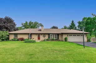 16 S Wildwood Dr, Prospect Heights, IL 60070 - Photo 1