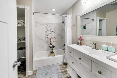 3923 E Lake Shore Drive, Wonder Lake, IL 60097 - Photo 18