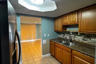2020 Berkshire Cir, Carpentersville, IL 60110 - Photo 6