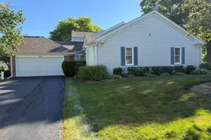 494 Ferndale Ln, Prospect Heights, IL 60070 - Photo 2