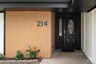 214 Cambridge Ln, Bloomingdale, IL 60108 - Photo 2