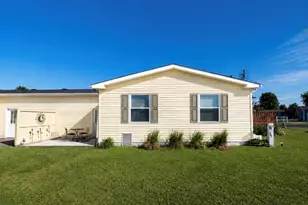 238 Meadowlark Ln, Sandwich, IL 60548 - Photo 4