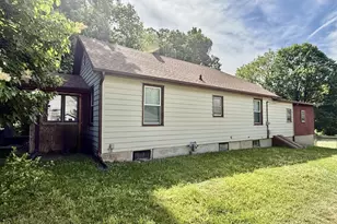 1223 St Paul St, Depue, IL 61322 - Photo 4