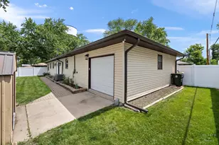 6910 Juniper St, Hanover Park, IL 60133 - Photo 32