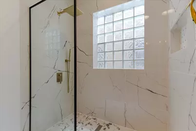 7028 N Ridge Boulevard #2S, Chicago, IL 60645 - Photo 12