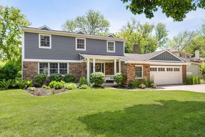 716 S Dymond Road, Libertyville, IL 60048 - Photo 1