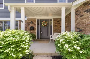 716 S Dymond Rd, Libertyville, IL 60048 - Photo 2