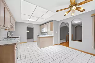 11S056 Madison St, Burr Ridge, IL 60527 - Photo 16
