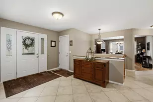 759 Yorkshire Ln, Des Plaines, IL 60016 - Photo 8