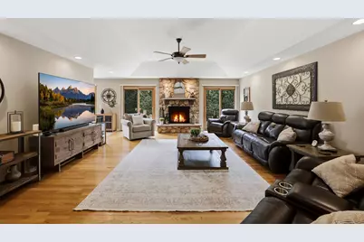 759 Yorkshire Lane, Des Plaines, IL 60016 - Photo 2