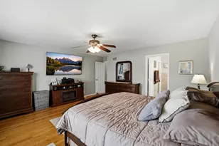 759 Yorkshire Ln, Des Plaines, IL 60016 - Photo 10