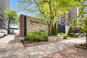 5901 N Sheridan Rd, Chicago, IL 60660 - Photo 2