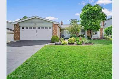 627 Oakwood Drive, Westmont, IL 60559 - Photo 2