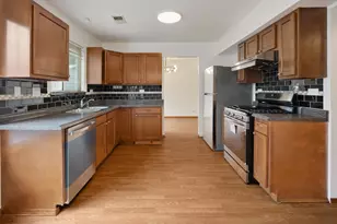 1127 Ashbrook Dr, Mundelein, IL 60060 - Photo 10
