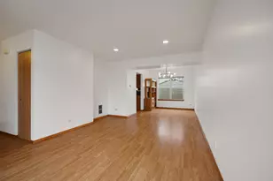 1127 Ashbrook Dr, Mundelein, IL 60060 - Photo 6
