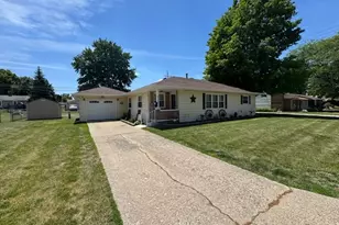 915 W 19th St, Sterling, IL 61081 - Photo 2