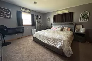 915 W 19th St, Sterling, IL 61081 - Photo 6