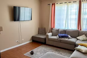505 Cary Woods Cir, Cary, IL 60013 - Photo 2