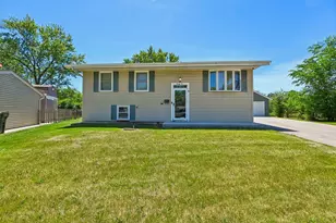 26 Hawthorne Ln, Streamwood, IL 60107 - Photo 1