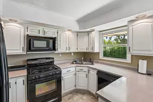26 Hawthorne Ln, Streamwood, IL 60107 - Photo 10