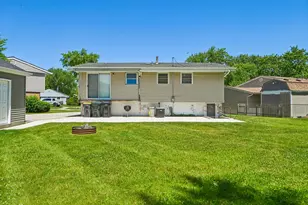 26 Hawthorne Ln, Streamwood, IL 60107 - Photo 26