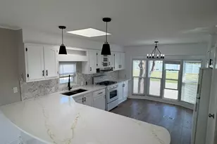 87 12th Ave, Bartlett, IL 60103 - Photo 2