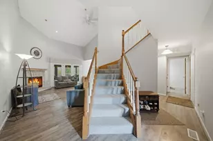 1661 Carmel Ct, Hoffman Estates, IL 60169 - Photo 2