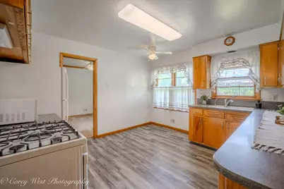 801 Lawnwood Avenue, Dekalb, IL 60115 - Photo 14