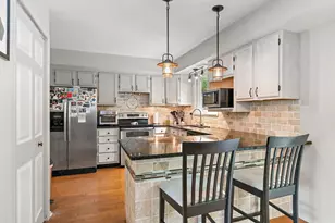 102 Pine Cir, Cary, IL 60013 - Photo 6