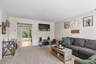 102 Pine Cir, Cary, IL 60013 - Photo 4