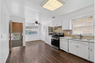 10553 S Calumet Avenue, Chicago, IL 60628 - Photo 6