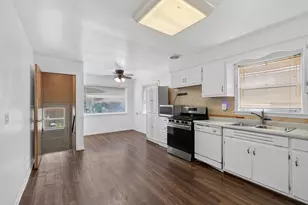 10553 S Calumet Ave, Chicago, IL 60628 - Photo 6