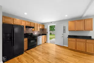 75 Kingman Ln, Hoffman Estates, IL 60169 - Photo 4