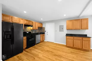 75 Kingman Ln, Hoffman Estates, IL 60169 - Photo 2