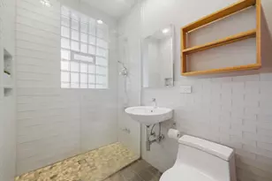 1425 W Summerdale Ave, Chicago, IL 60640 - Photo 14